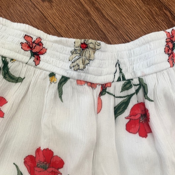 Hollister Floral Shorts White Red Flower Smocked Waist Boho BeachWear Size SM - Picture 6 of 7